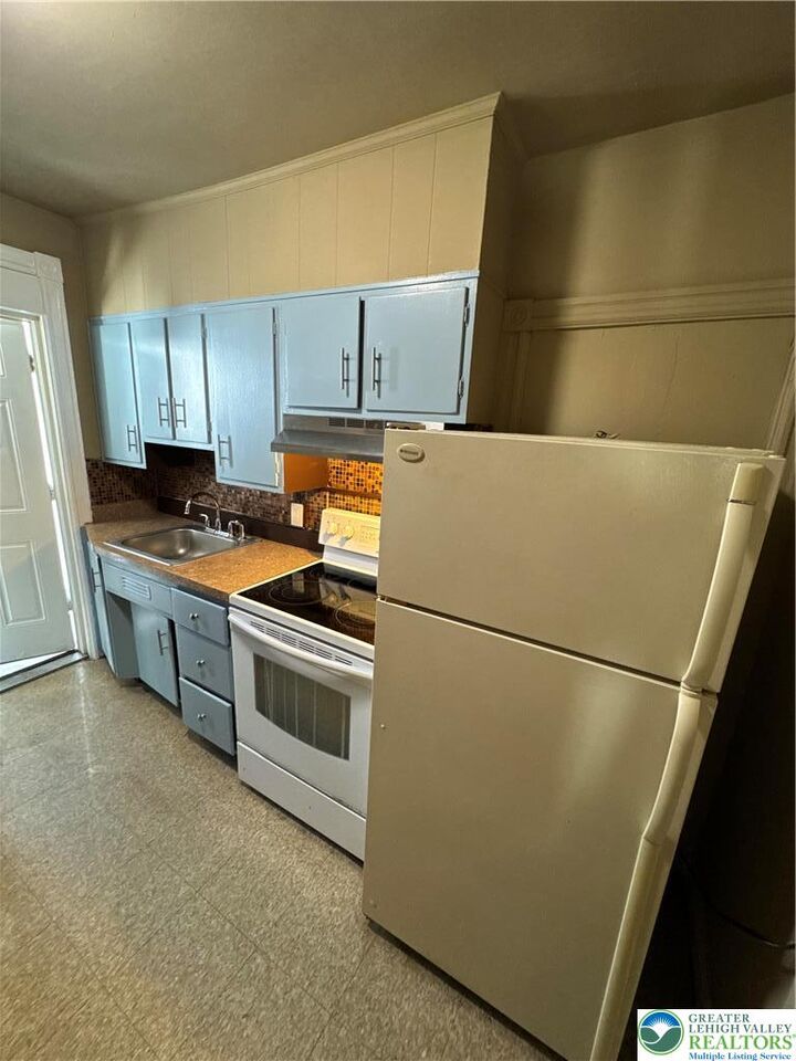 Property Photo:  922 W Court Street 2  PA 18101 