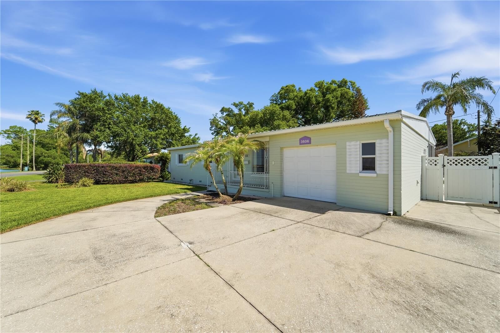 Property Photo:  3606 Lake Underhill Road  FL 32803 