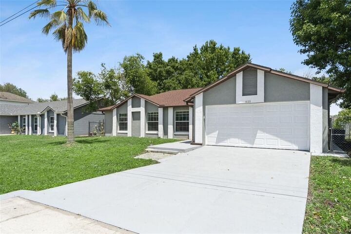 Property Photo:  621 N Delmonte Court  FL 34758 