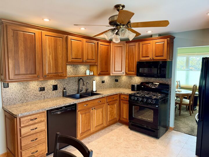 Property Photo:  14221 Kilbourne Avenue  IL 60418 