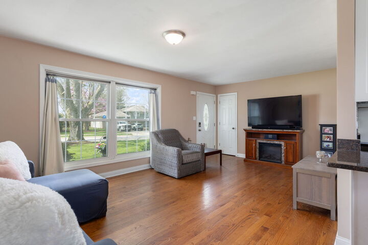 Property Photo:  575 Aztec Drive  IL 60188 