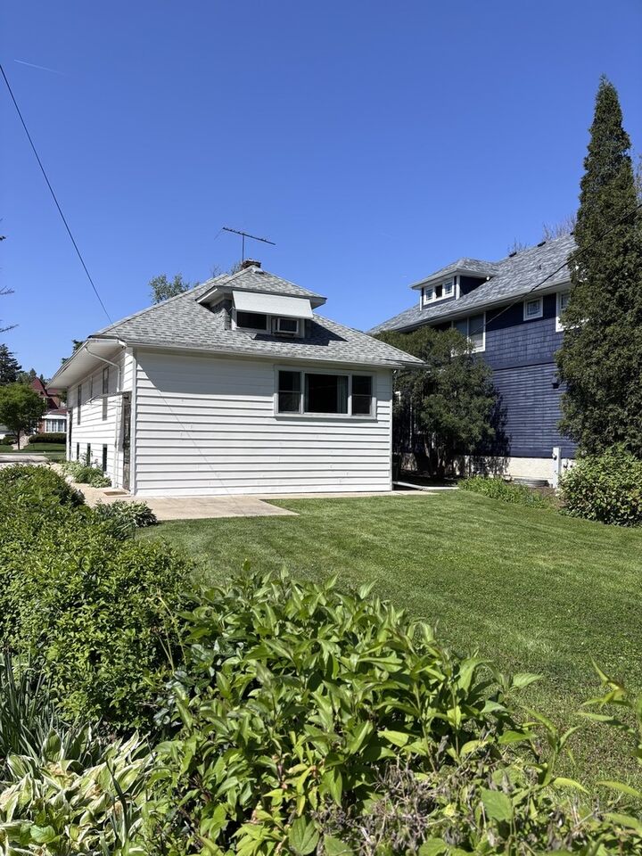 Property Photo:  377 Blackhawk Road  IL 60546 