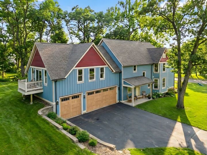 Property Photo:  885 Geneva Road  IL 60174 