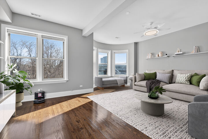 Property Photo: 4646 S Prairie Avenue 2S IL 60653