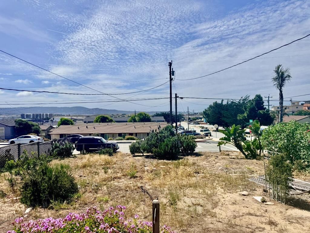 Property Photo:  1300 Ord Grove Avenue  CA 93955 