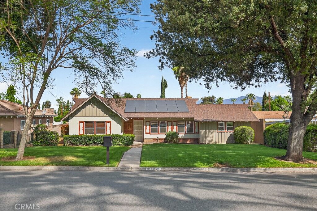 Property Photo:  1120 W Crescent  CA 92373 