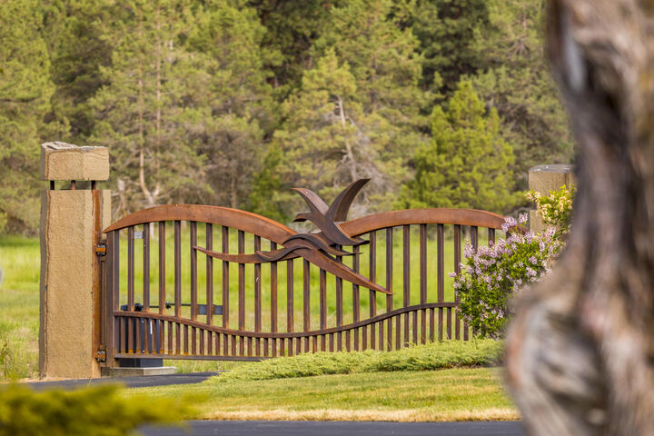 Property Photo:  1176 Wheeping Birch Court  OR 97601 