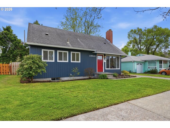 Property Photo:  10920 NE Hancock St  OR 97220 