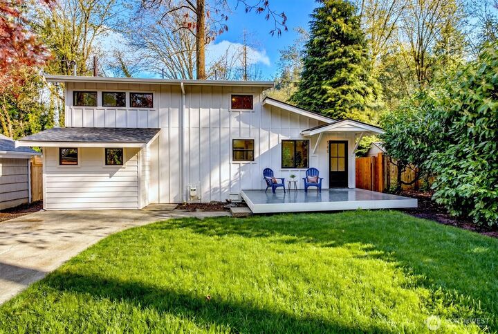 Property Photo:  560 NE Alder Street  WA 98027 