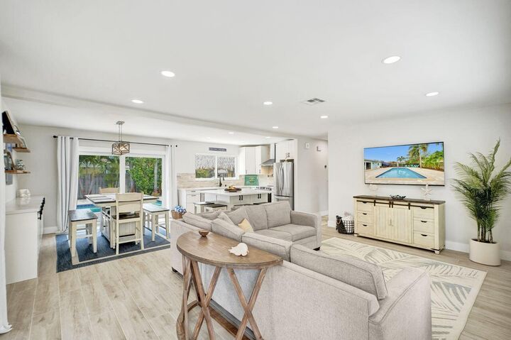 Property Photo:  275 SW 14th Street  FL 33060 