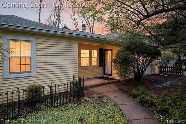 Property Photo:  1001 Arborview Boulevard  MI 48103 