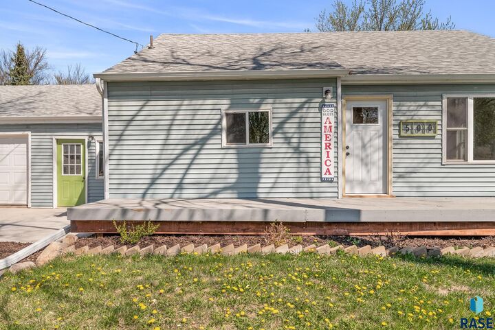 Property Photo:  500 E Willow St  SD 57032 