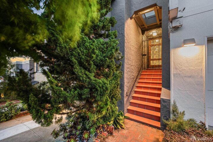 Property Photo:  469 Collingwood Street  CA 94114 