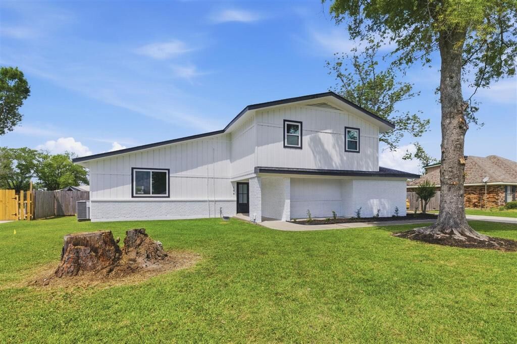 Property Photo:  708 Alabama St  LA 70663 