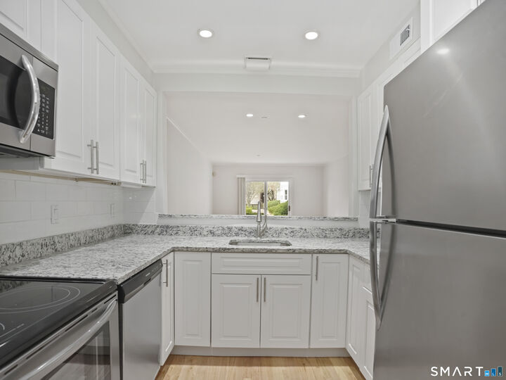 Property Photo:  51 Forest Avenue 23  CT 06870 