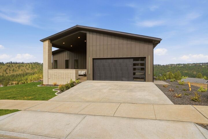 Property Photo:  5227 S Lincoln Way  WA 99224 