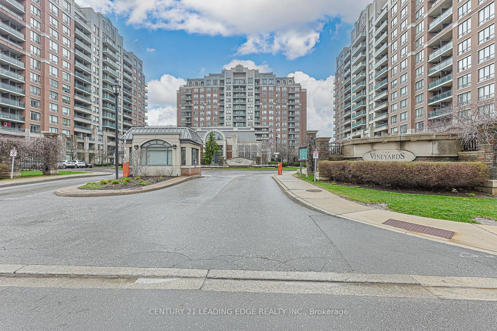 Photo de la propriété:  330 Red Maple Road 604  ON L4C 0T6 