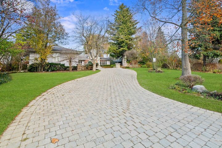 Property Photo: 80 Bayview Ridge ON M2L 1E6