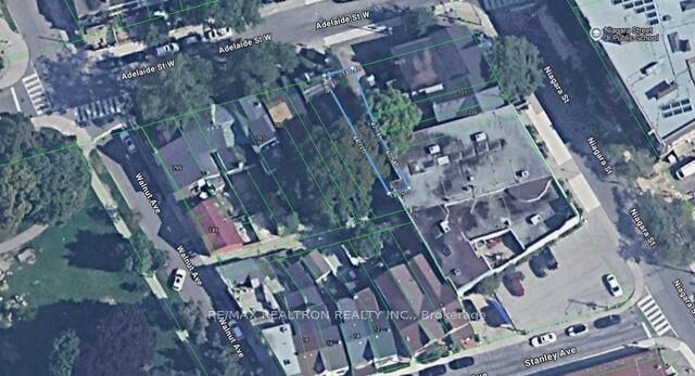 Property Photo:  779 Adelaide Street W  ON M6J 1B3 