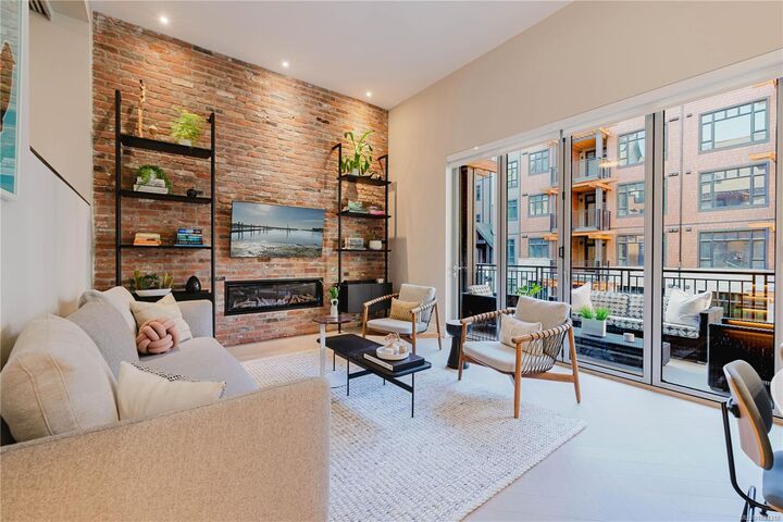 427 Lampson St #207 — photo 1