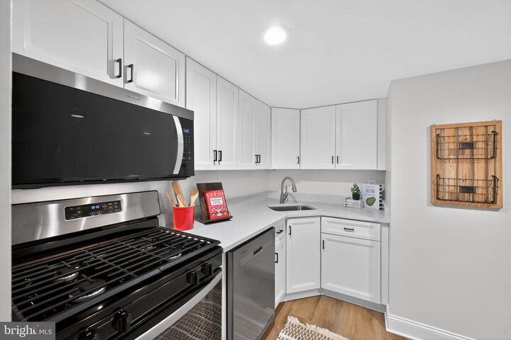 Property Photo:  1533 Northgate Square 11B  VA 20190 