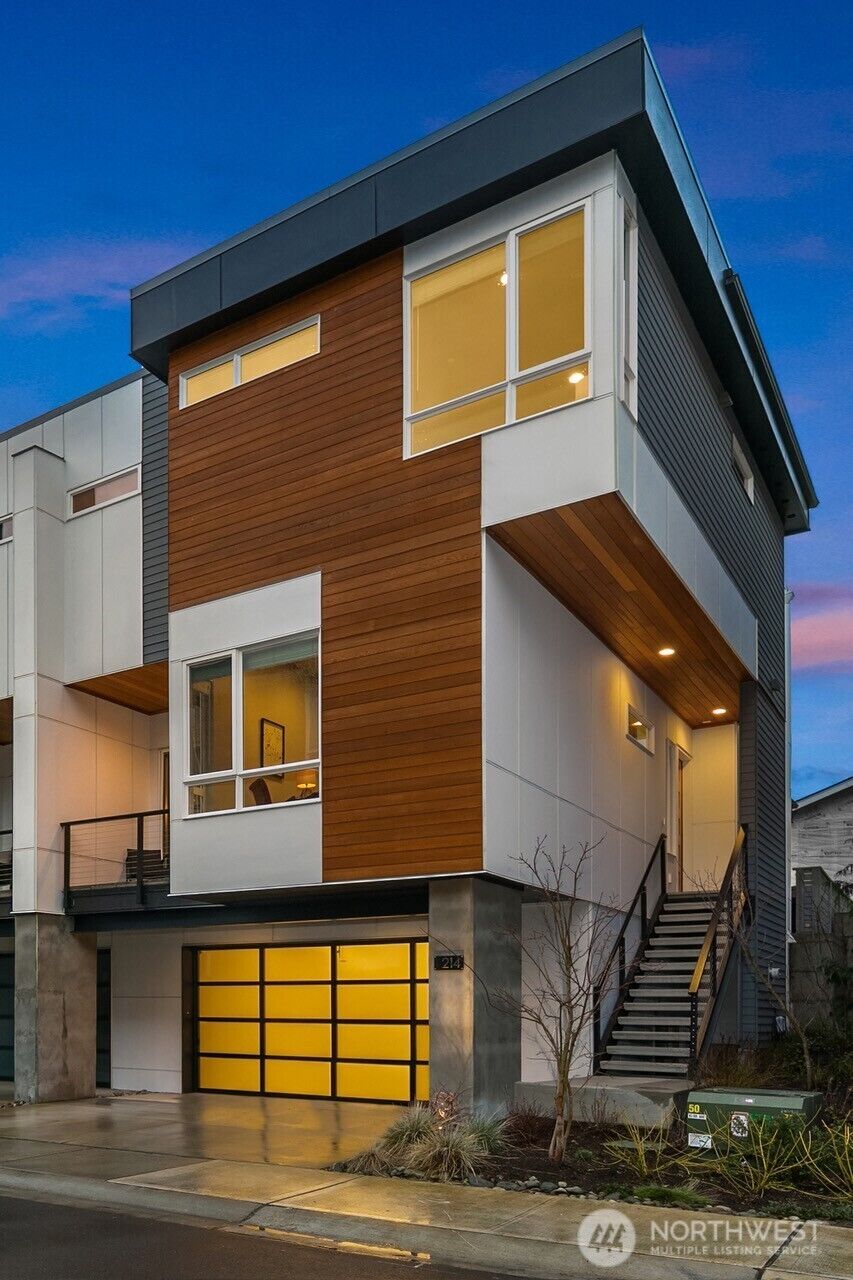 Property Photo:  214  4th Court S 6  WA 98033 