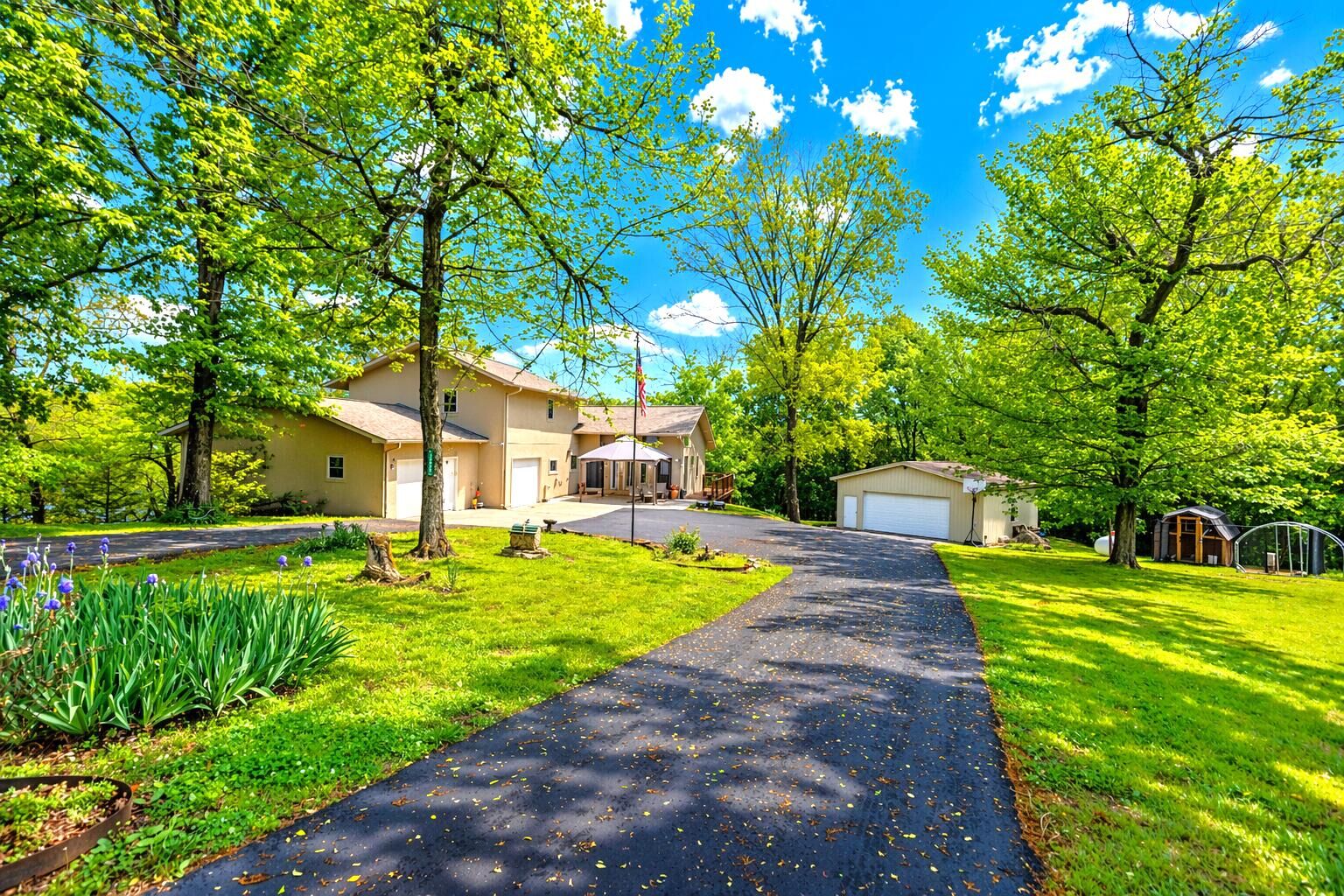 Property Photo:  18992 Eagle Point Road  MO 65641 