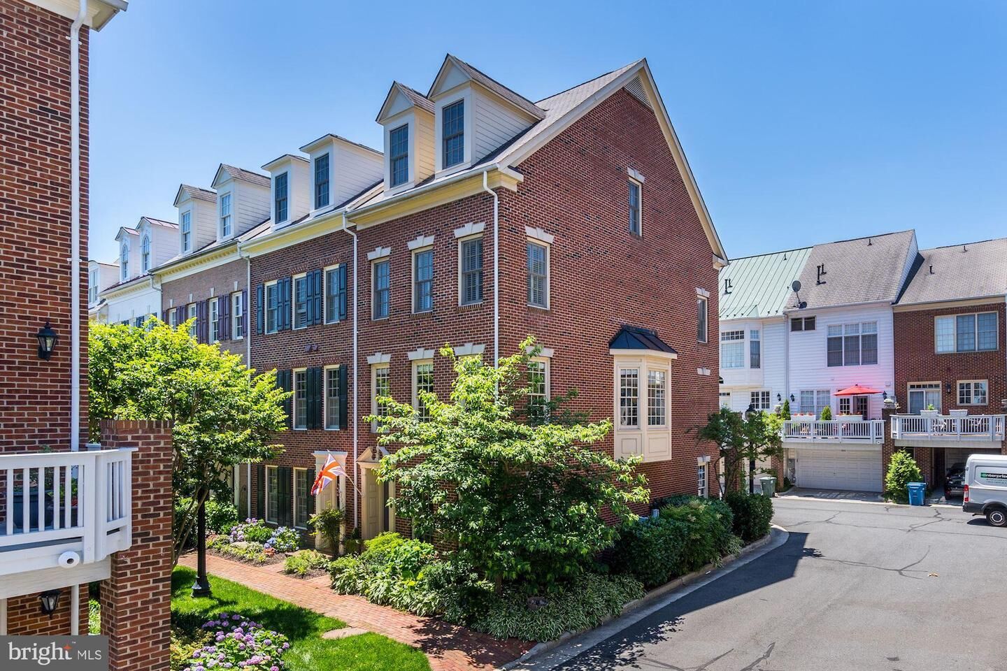 Property Photo: 1221 Roundhouse Lane VA 22314