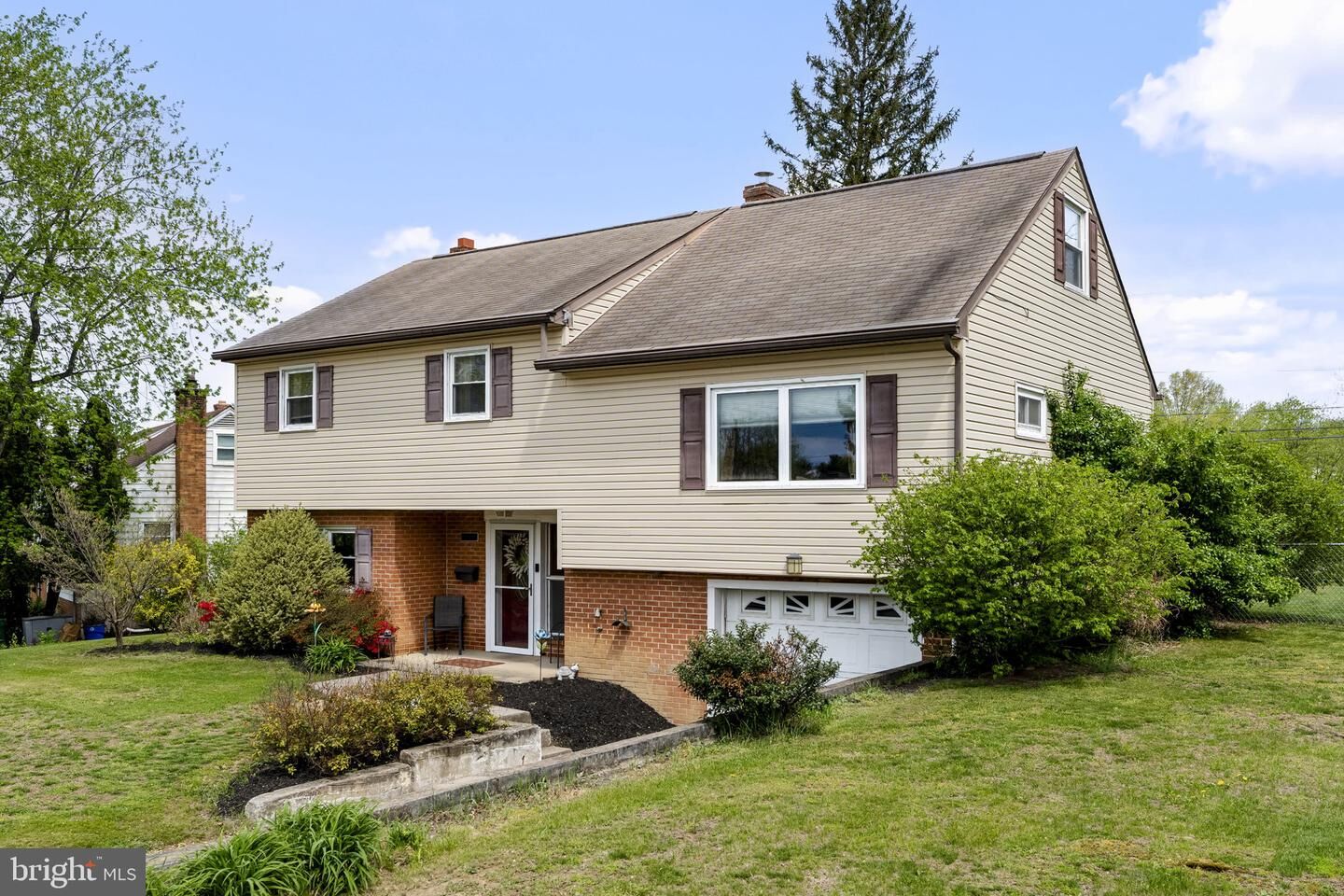 Property Photo:  507 Clermont Drive  PA 17112 