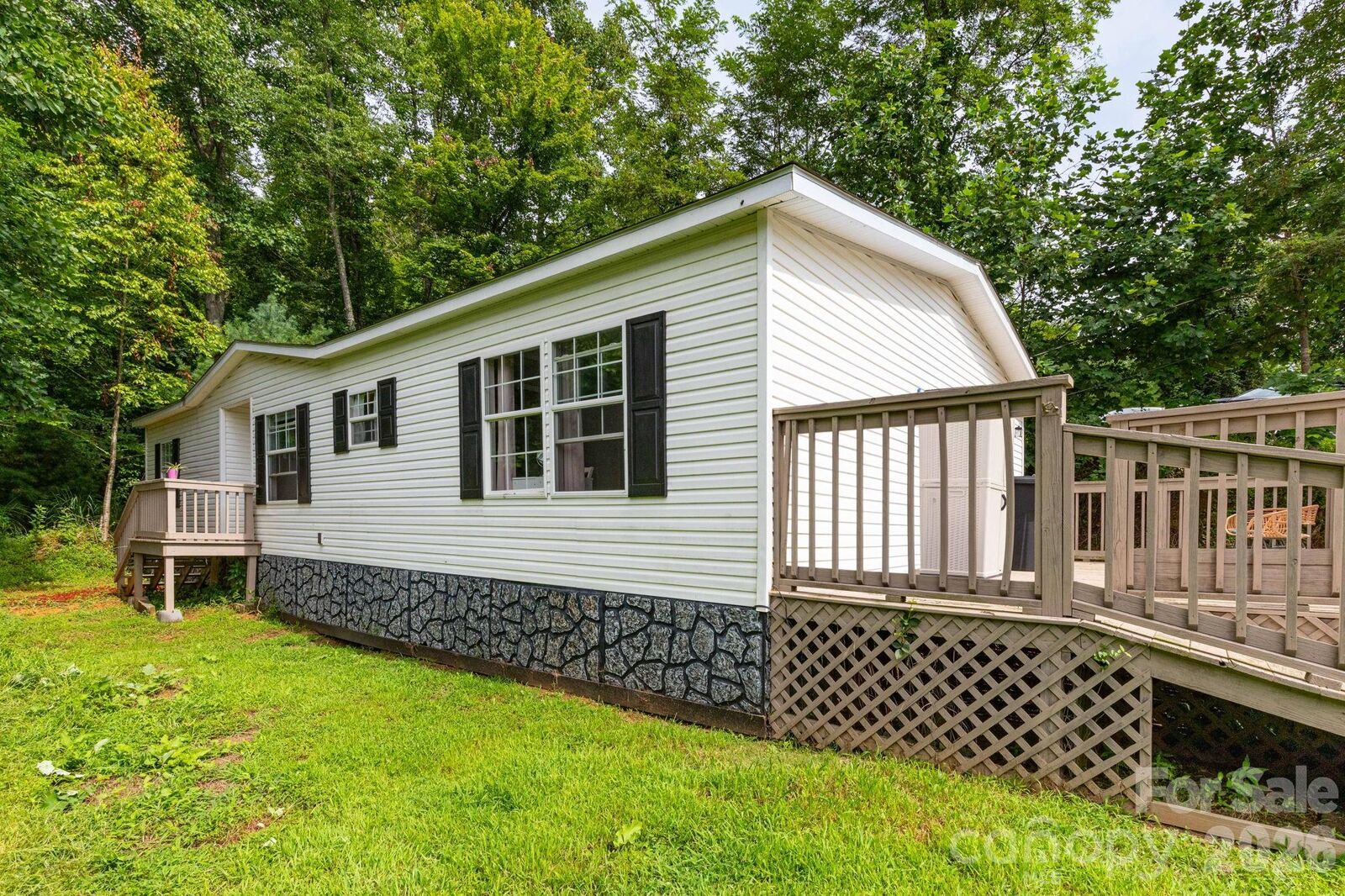 Property Photo:  205 Sleepy Hollow Drive  NC 28754 