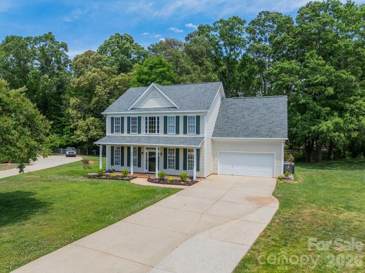 Property Photo:  1401 Kent Court  NC 28110 