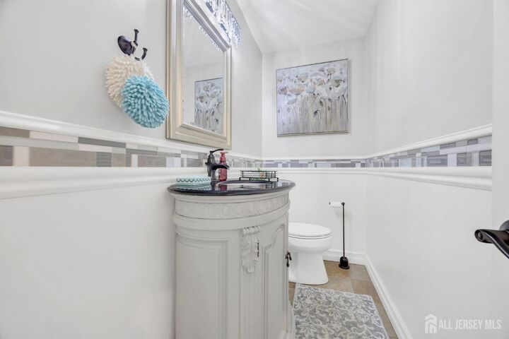 Property Photo:  7 Stratford Drive  NJ 08857 