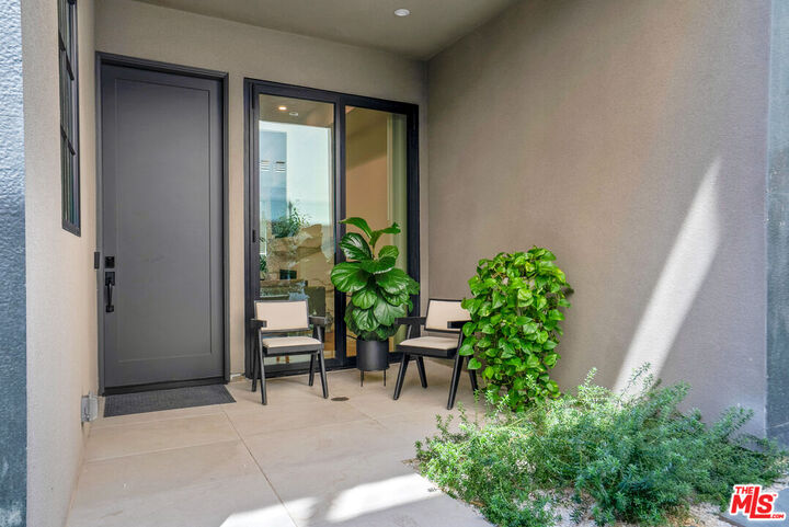 Property Photo:  652 Huntley Dr  CA 90069 