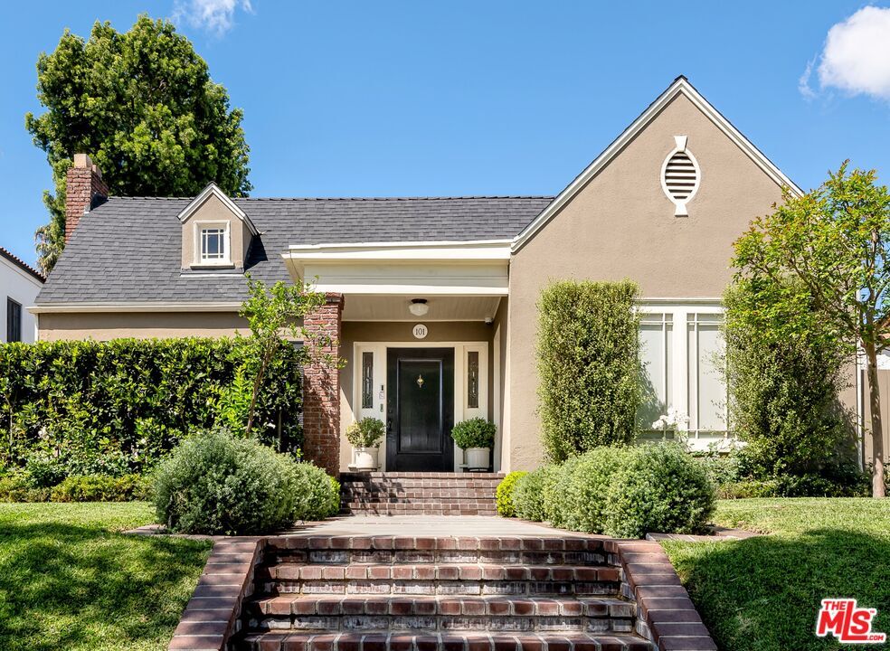 Property Photo: 101 N Arden Blvd CA 90004