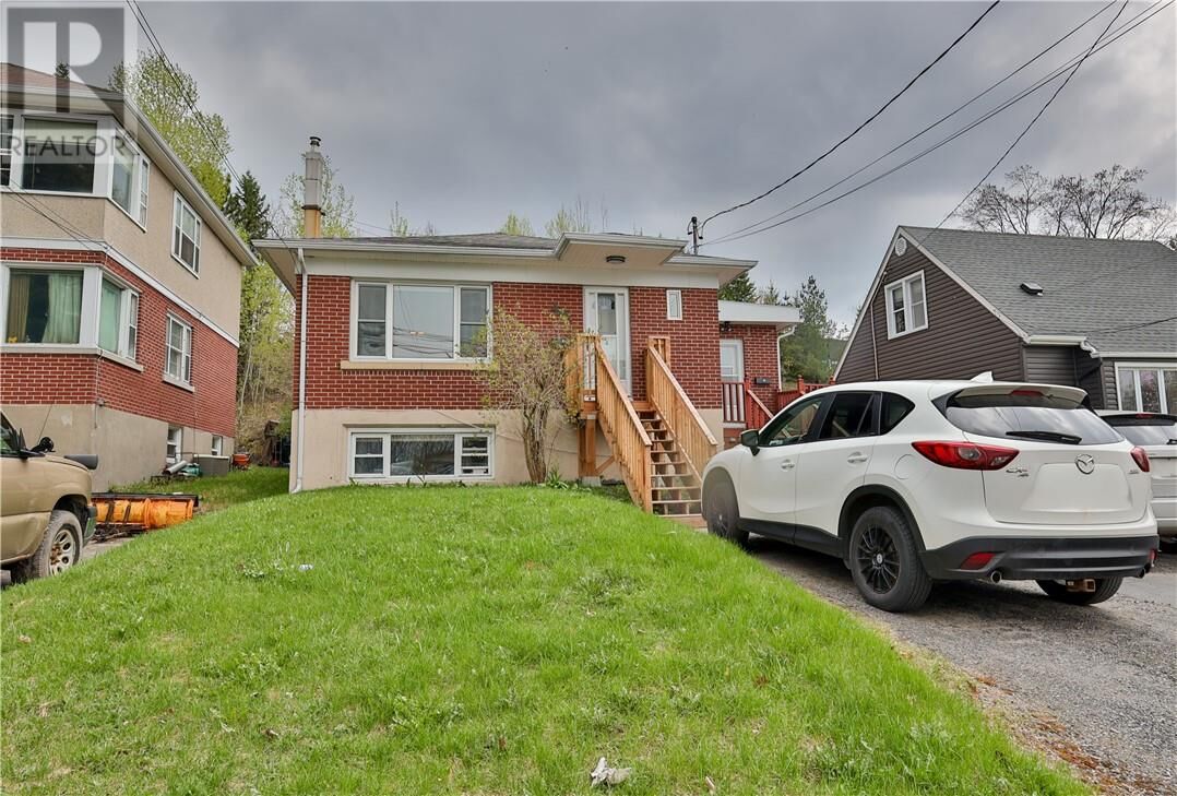 Property Photo:  401 York Street  ON P3E 2A8 