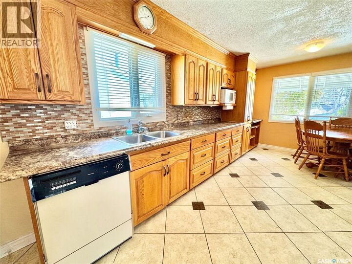 Property Photo: 586 Laurier Drive SK S6V 5M3