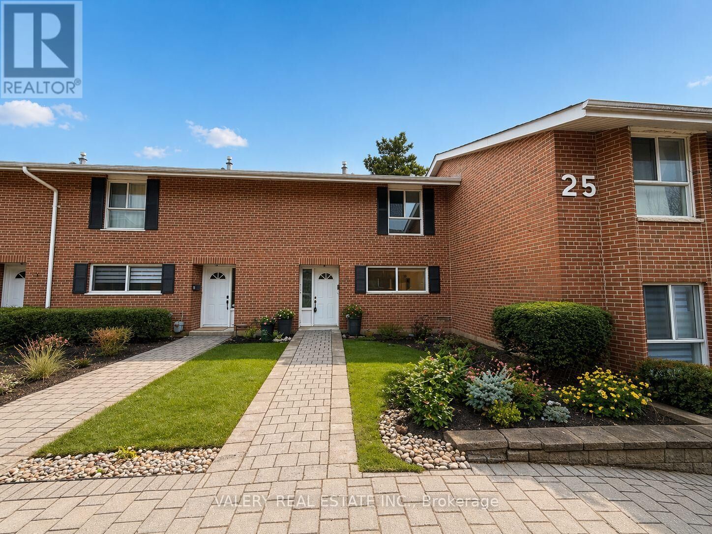Property Photo:  25 Romfield Circuit 4  ON L3T 3H4 