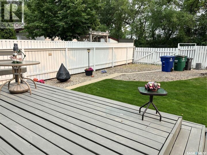 Property Photo: 68 Deborah Crescent SK S7J 2W8