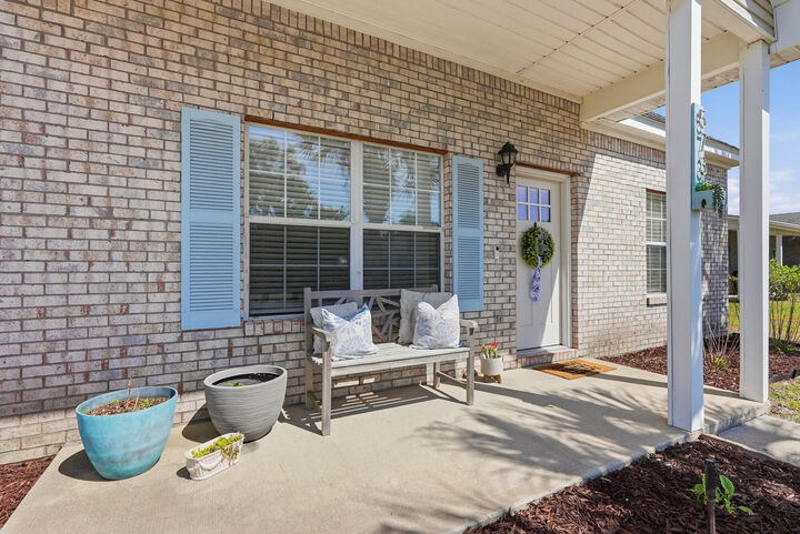 Property Photo: 573 Tropical Way FL 32439