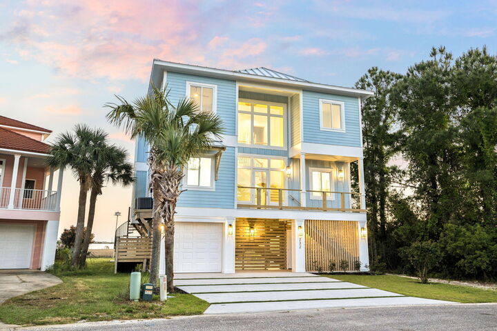 Property Photo: 232 Tecumseh Lane FL 32569