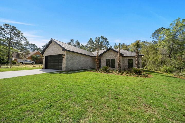 Property Photo:  57 Village Court  FL 32439 