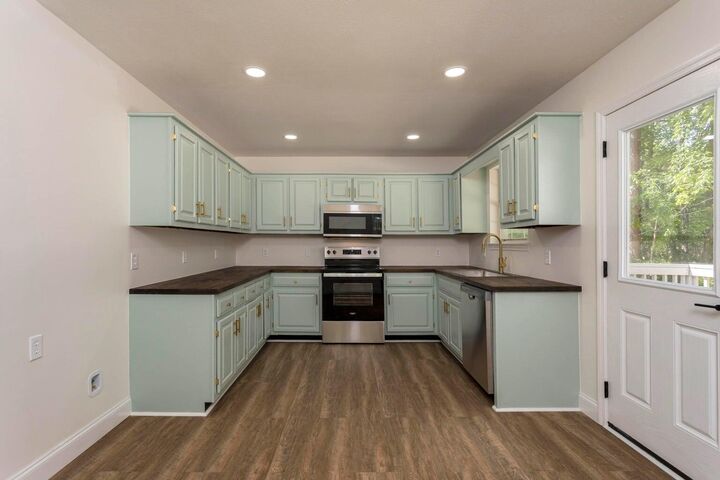 Property Photo:  300 Hi Tech Lane  TN 37321 
