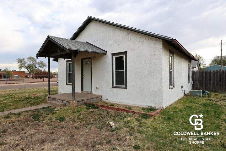 Property Photo:  520 N Taylor Avenue  KS 67846 