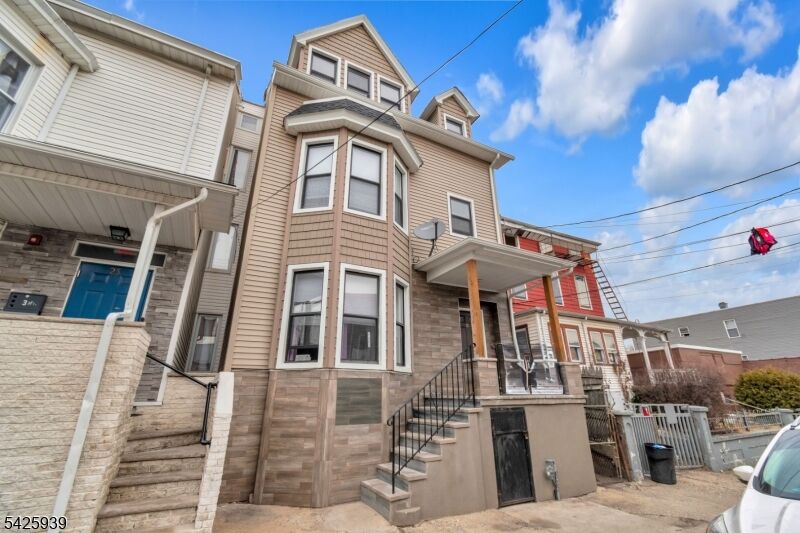 Property Photo:  25 Oak St Bs  NJ 07501 