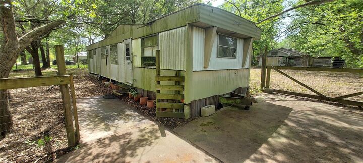Property Photo:  324 E Second Street  TX 75845 