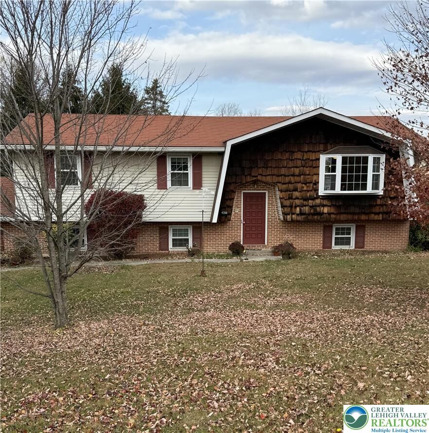 Property Photo:  4266 Chestnut Drive  PA 18088 