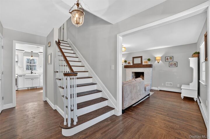 Property Photo:  9 Mohawk Lane  NY 10598 