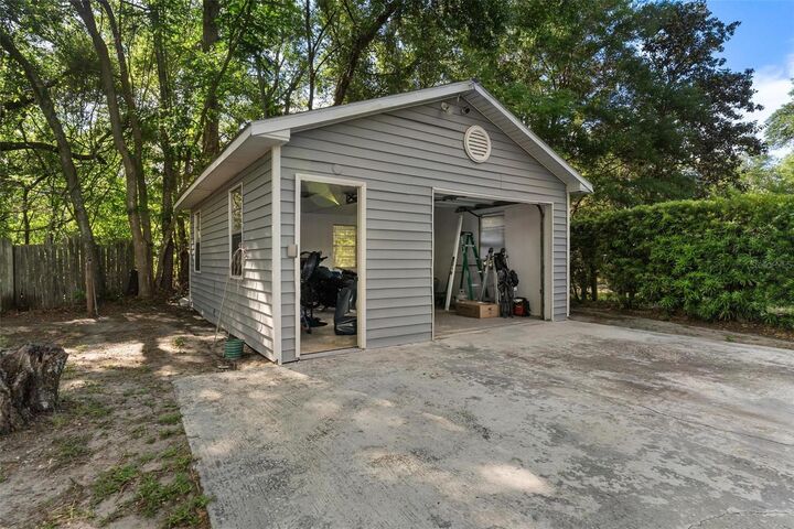 Property Photo:  18770 SE 19th Place  FL 34488 