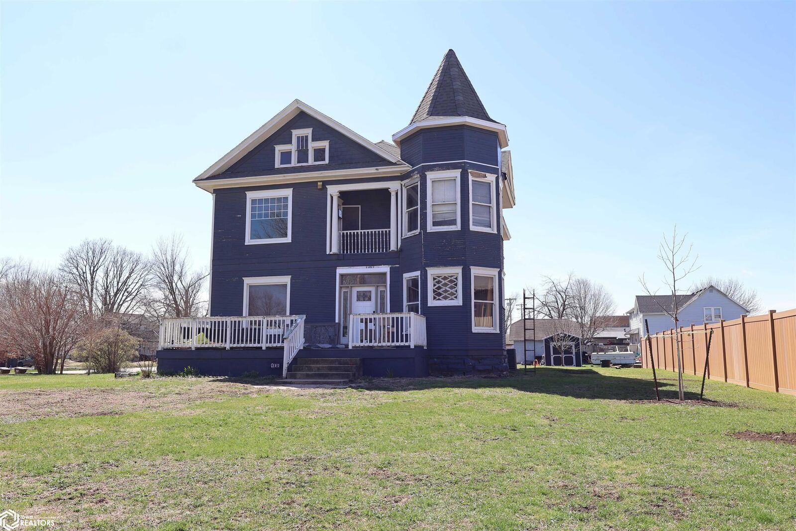 Property Photo:  106 3rd Avenue SE  IA 50247 