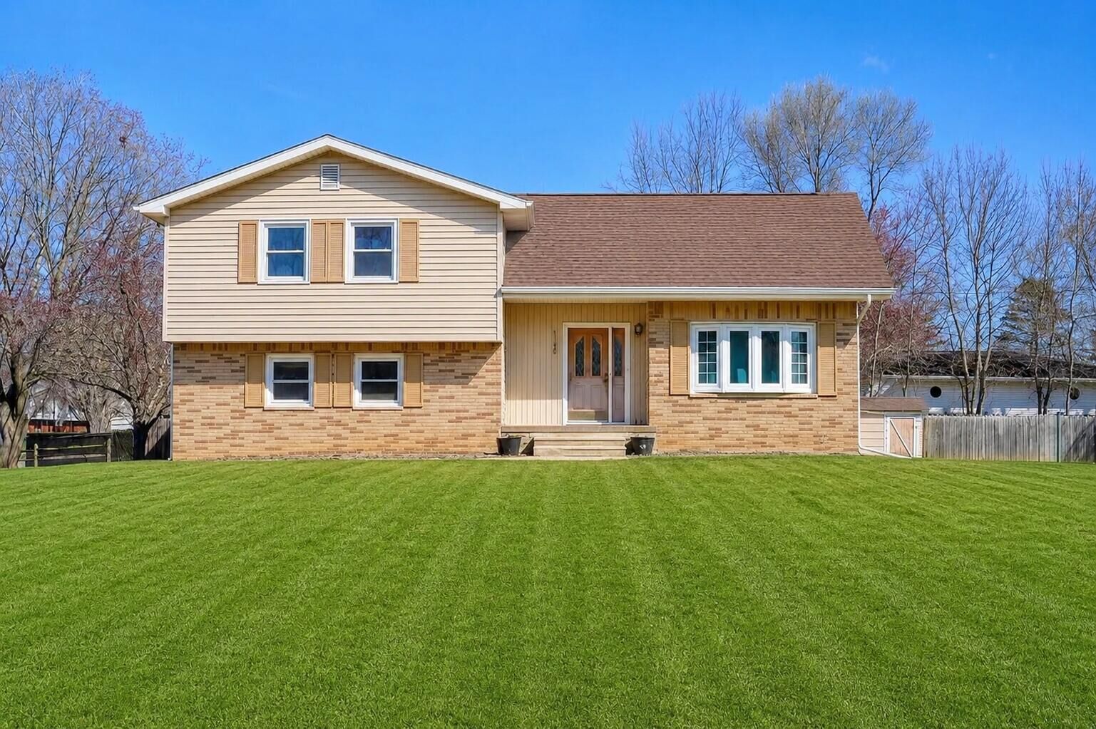 Property Photo: 1190 Ferndale Road MI 49201